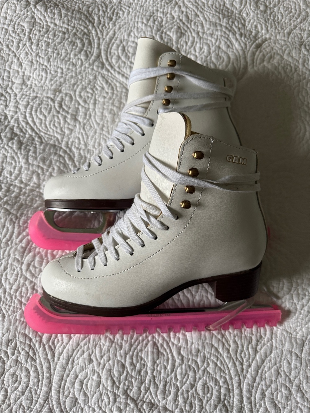 GAM White Figure Ice Skates with Pink Blade Covers